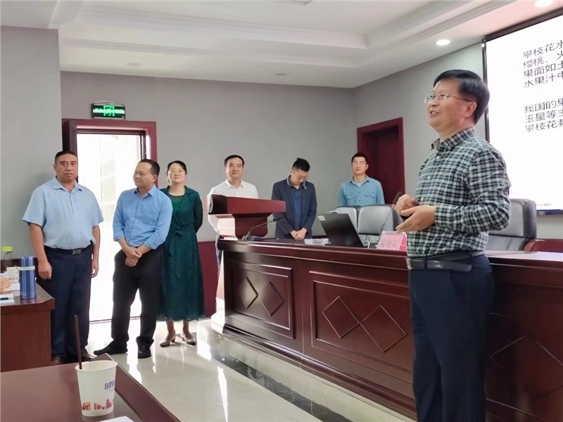 人社厅视察2.jpg 人社厅视察2.jpg