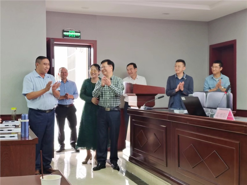 人社厅视察1.jpg 人社厅视察1.jpg