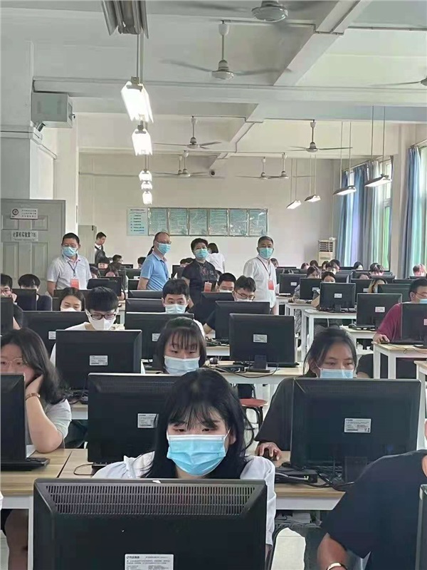 第62次全国计算机等级考试领导巡视照片.jpg 第62次全国计算机等级考试领导巡视照片.jpg